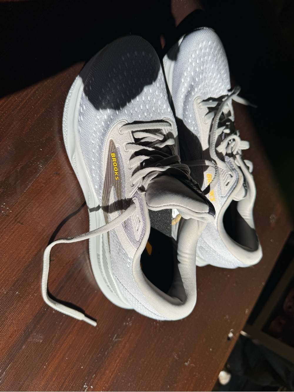 Brooks Light Gray Running Sneakers with Yellow Logo